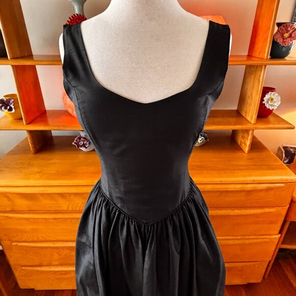 Vintage 80s/90s Laura Ashley Size 4 Dress Black 100% Silk Made in Great Britain - Picture 2 of 7
